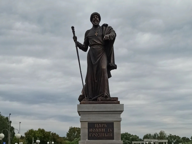 Памятник Иоану Грозному в Александрове. Скульптор Василий Селиванов.